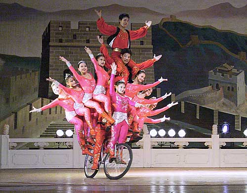 16-acrobats