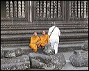 13-angkor-wat-monks